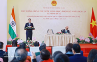 Prime Minister meets with staff of Vietnamese representative agencies, community in India
